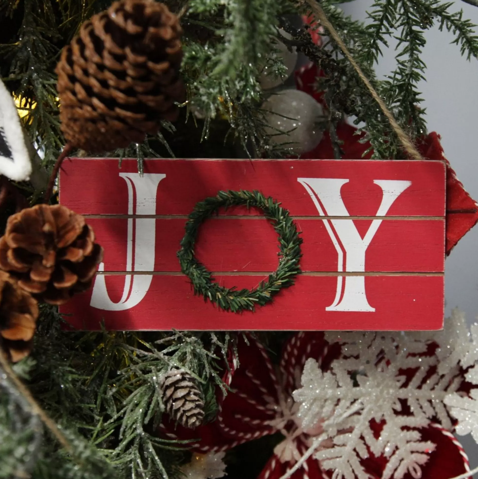 Red Wood Hanging Christmas Joy Plaque Wall Hangings And Signs |