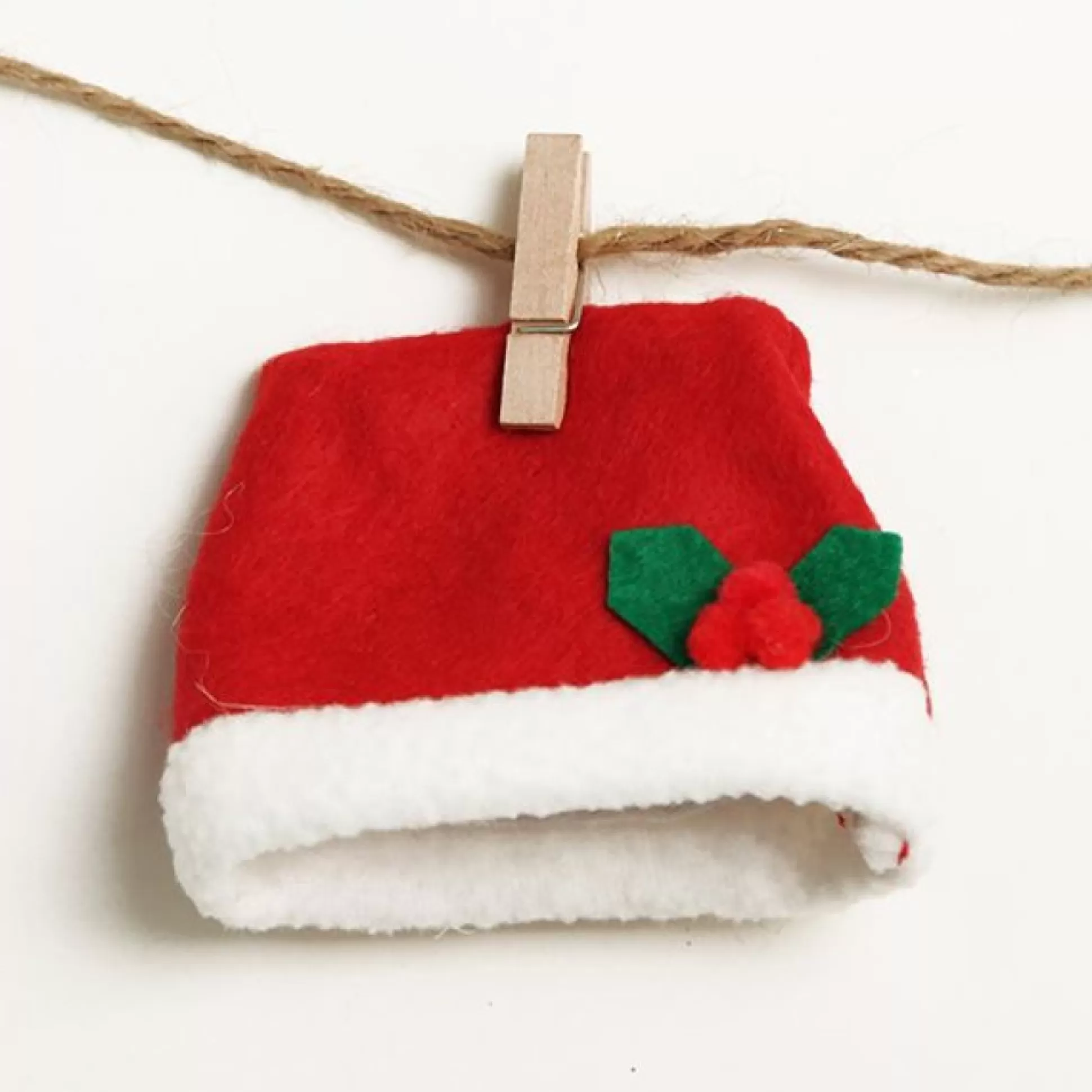 Santa Clothes Line Garland Tree Garlands |